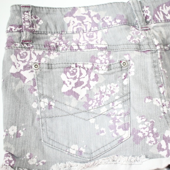 Mudd Gray Floral Low-Rise Denim Shorts - Picture 4 of 8
